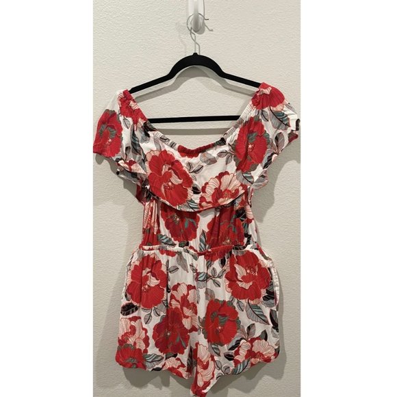 CUPCAKES AND CASHMERE Cadrian Romper - Picture 6 of 6